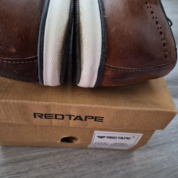 Red Tape Men's Classic Brown Oxfords - Picture 5 of 5
